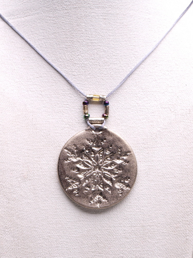 Elegant Snowflake Pendant Necklaces with 24k Platinum Luster - Winter Charm and Chic