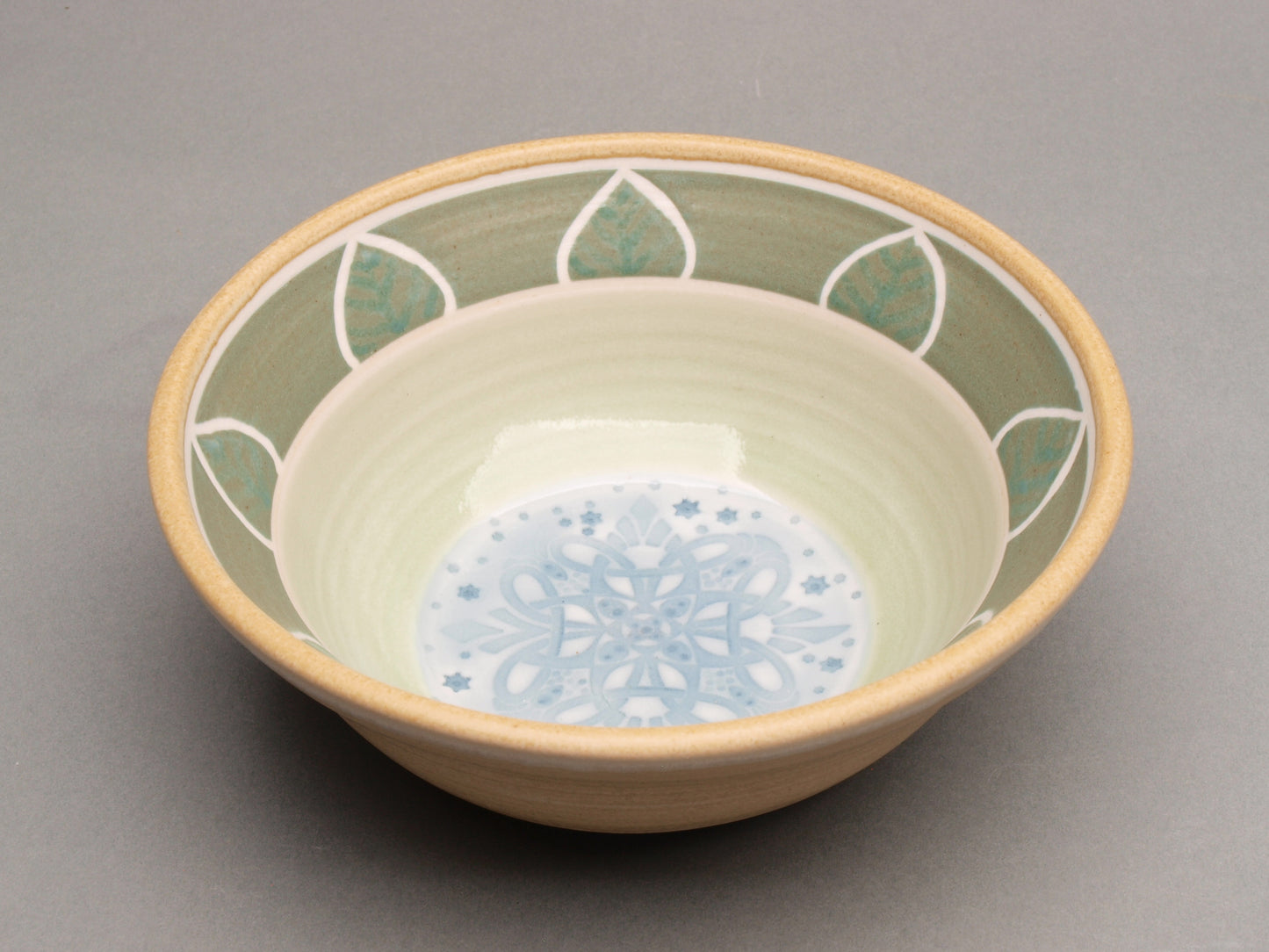 Elegant Porcelain Bowl with a celtic inspired clover imprint – Handcrafted Artistry