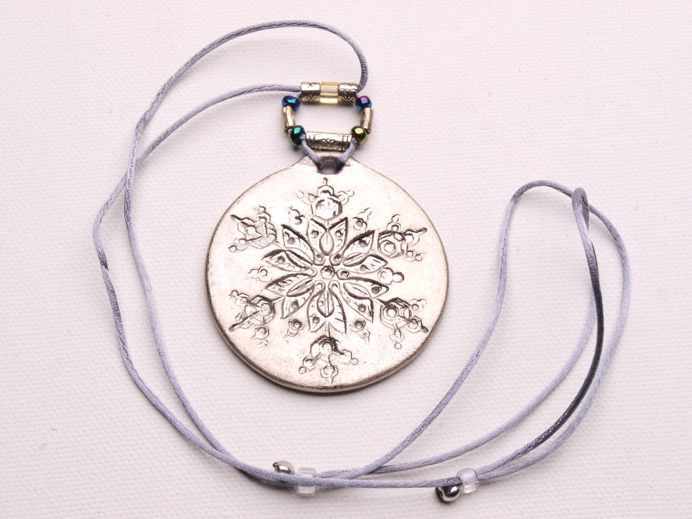 Elegant Snowflake Pendant Necklaces with 24k Platinum Luster - Winter Charm and Chic
