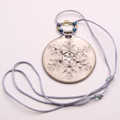 Elegant Snowflake Pendant Necklaces with 24k Platinum Luster - Winter Charm and Chic